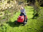 AgriEuro TOP-LINE Special 398 M Rasentraktor mit Seitenauswurf – Bild 2