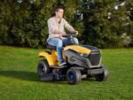 Stiga Tornado 598e Akku-Rasentraktor mit Seitenauswurf