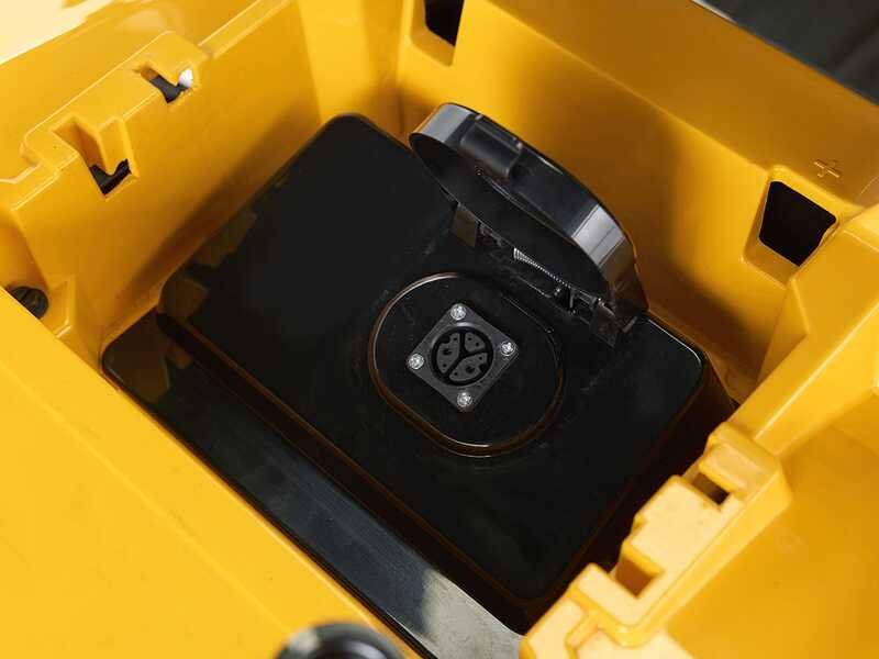 Stiga Tornado 598e Akku-Rasentraktor mit Seitenauswurf - Produktbild 4