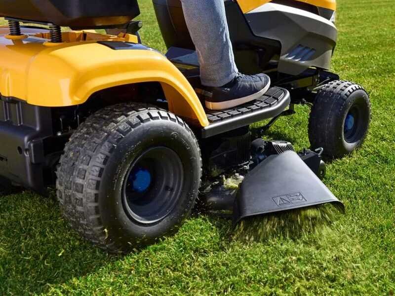 Stiga Tornado 598e Akku-Rasentraktor mit Seitenauswurf - Produktbild 5