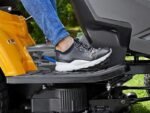 Stiga Tornado 598e Akku-Rasentraktor mit Seitenauswurf