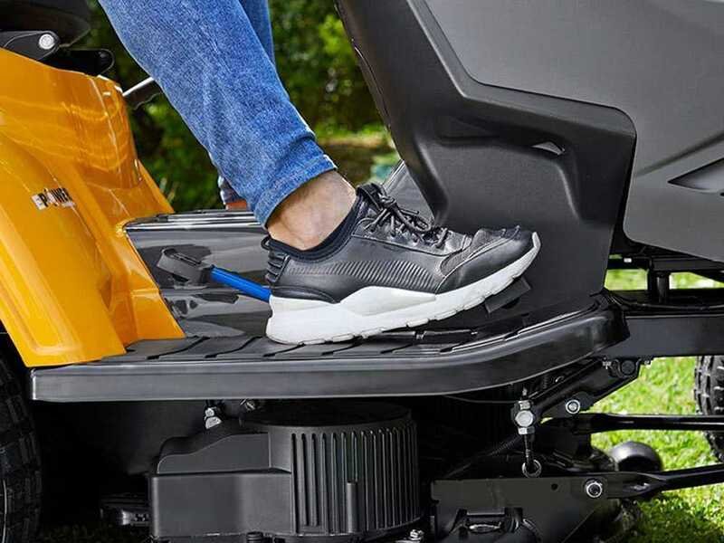 Stiga Tornado 598e Akku-Rasentraktor mit Seitenauswurf - Produktbild 6